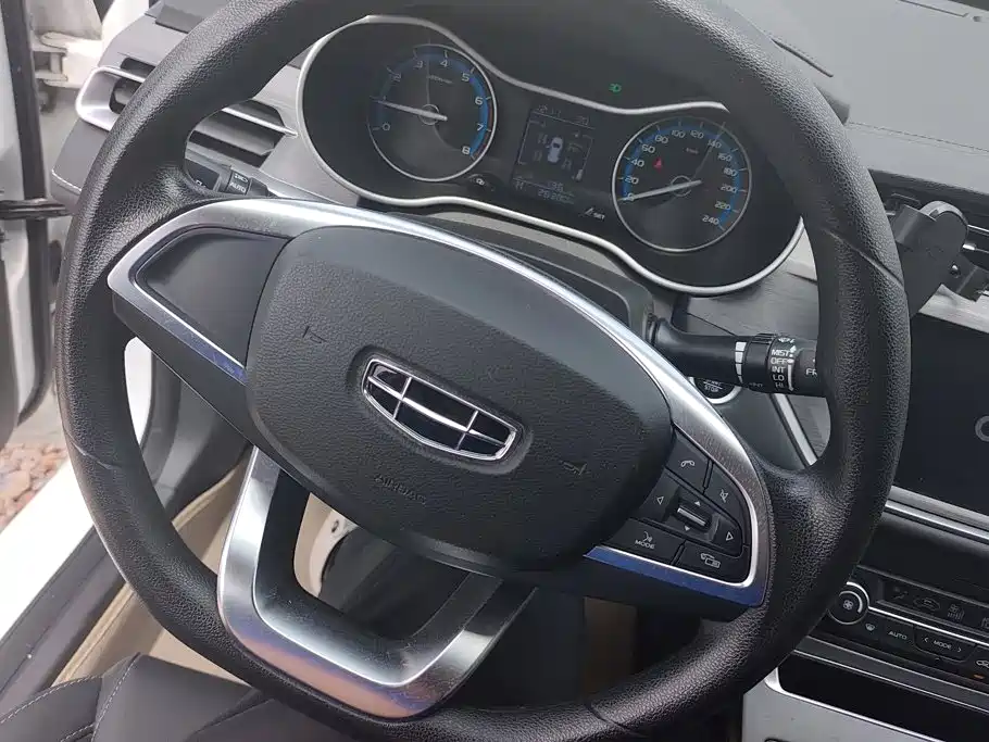 Фото 15 - Geely Emgrand
