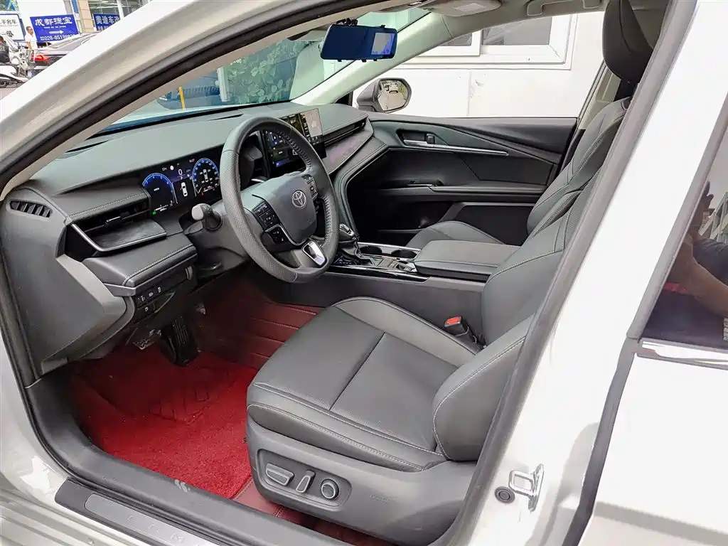 Toyota Camry 2024 Hybrid 2.0HG Premium Edition фото 7