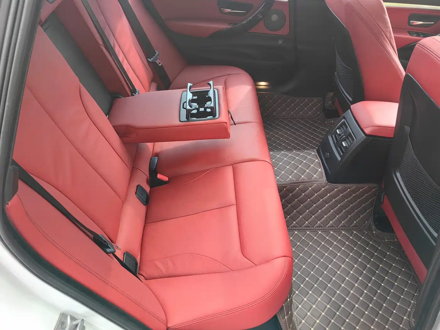 BMW 3 Series GT 2020 320i M Sport Black Night Edition фото 21