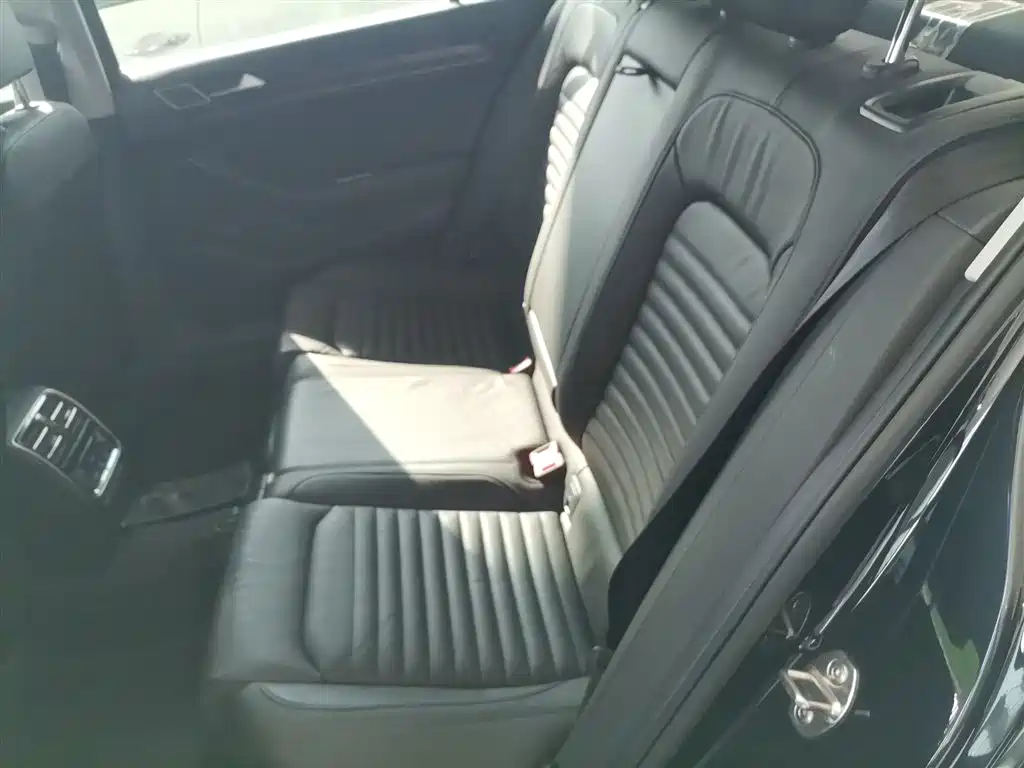 Volkswagen Magotan 2019 330TSI DSG Luxury Class China VI фото 13