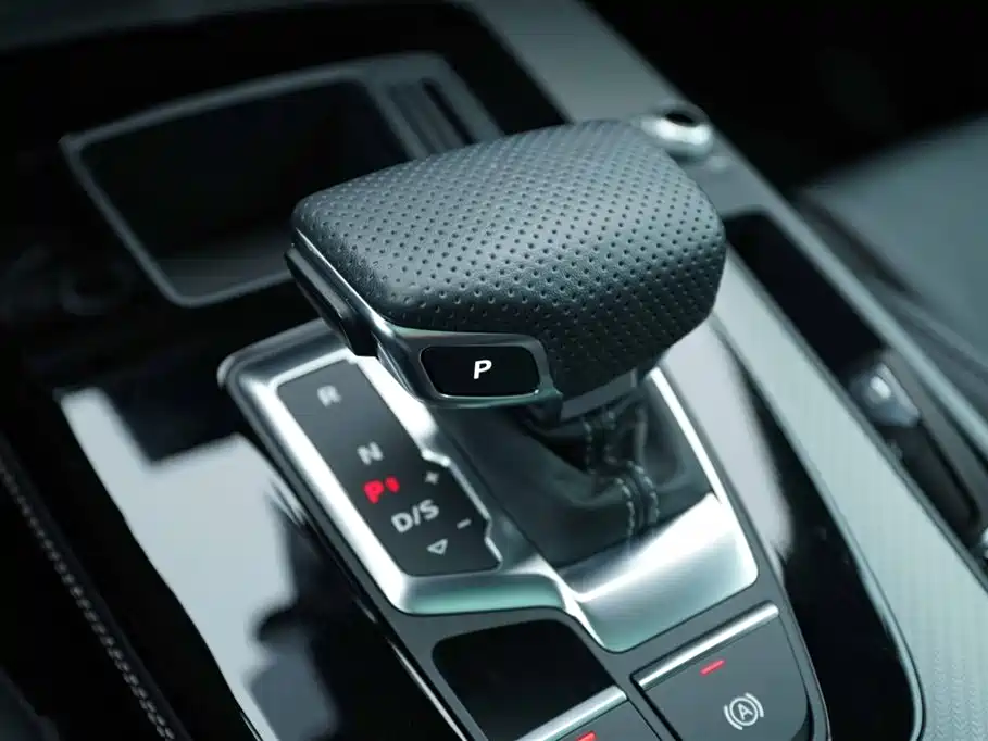 Audi Q5L 2024 Model 40 TFSI Luxury Dynamic фото 9
