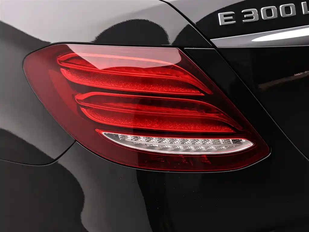 Mercedes-Benz E-Class 2018 Facelift E 300 L Luxury фото 7