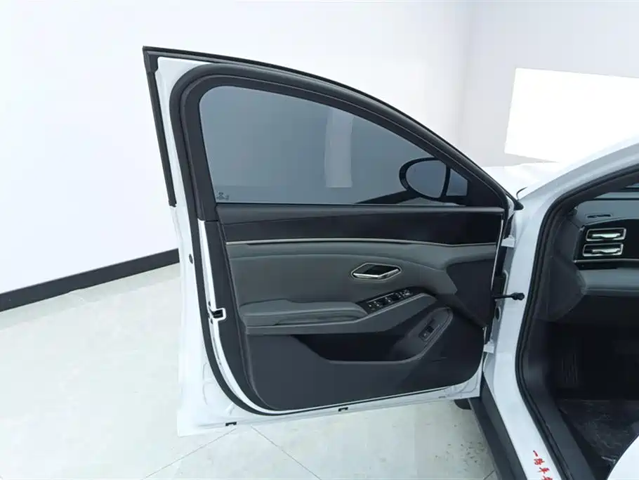 BYD Qin L 2025 DM-i Smart Drive Edition 80KM Leading фото 7