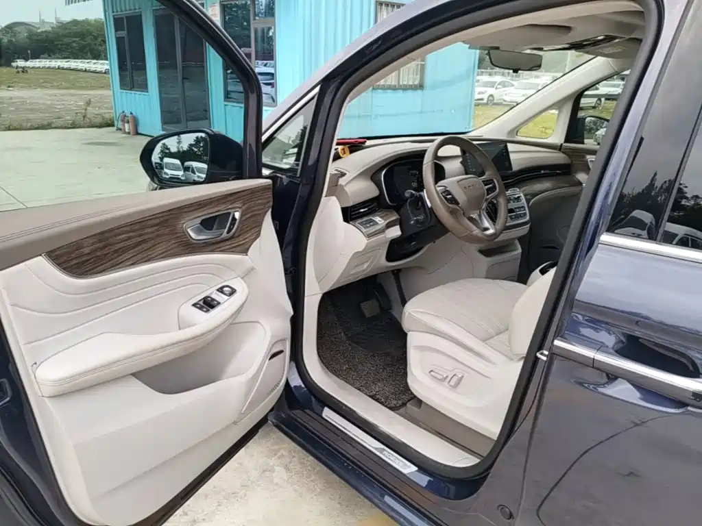Roewe iMAX8 2023 2023 400TGI Premium Edition