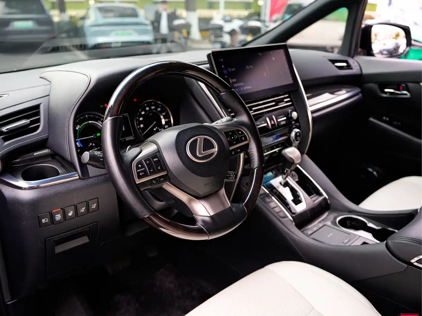 LEXUS LM