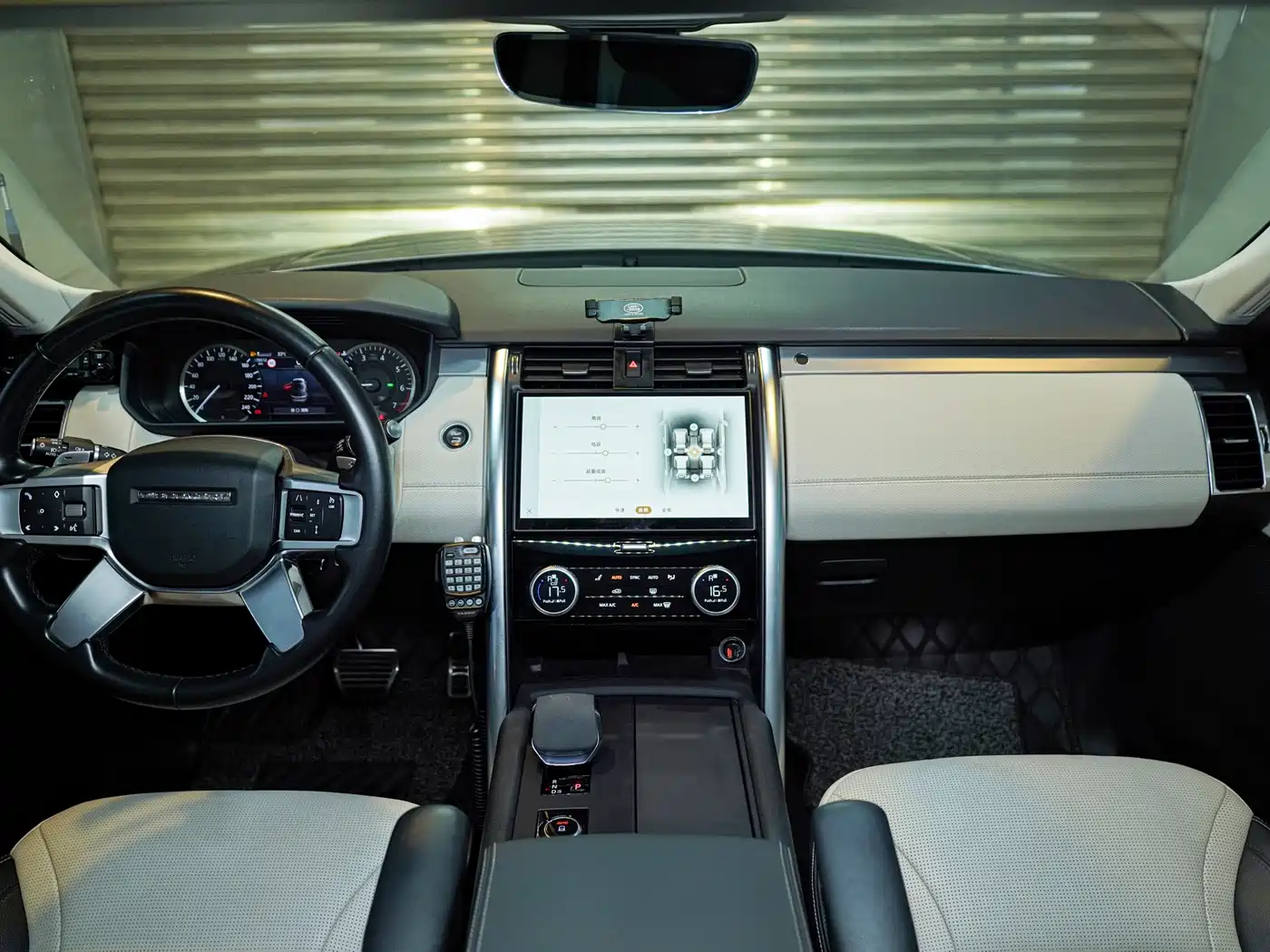 Land Rover Discovery 2023 360PS R-Dynamic S фото 7