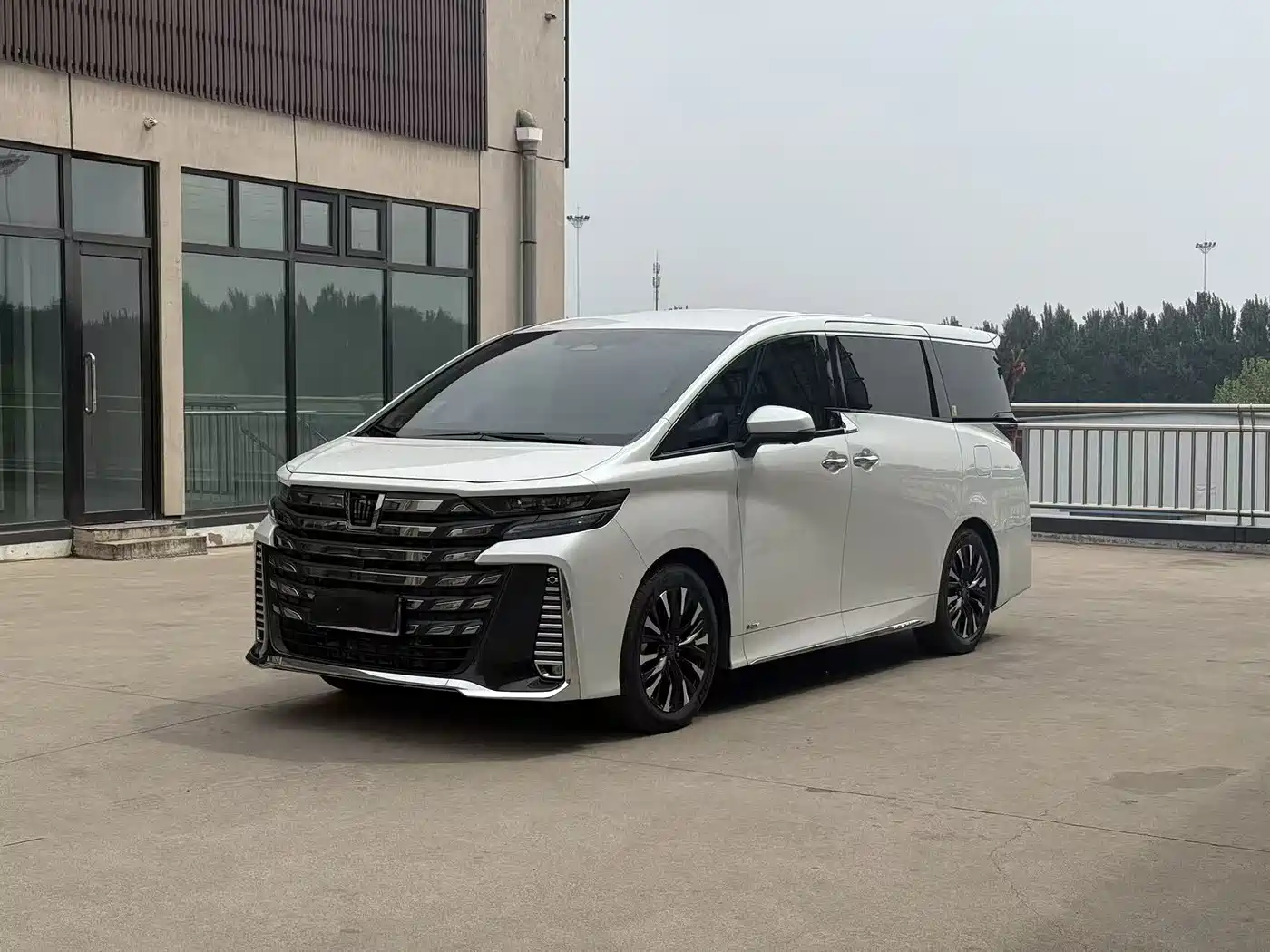 Toyota Vellfire 2024 Crown Hybrid 2.5L Executive Premium Edition