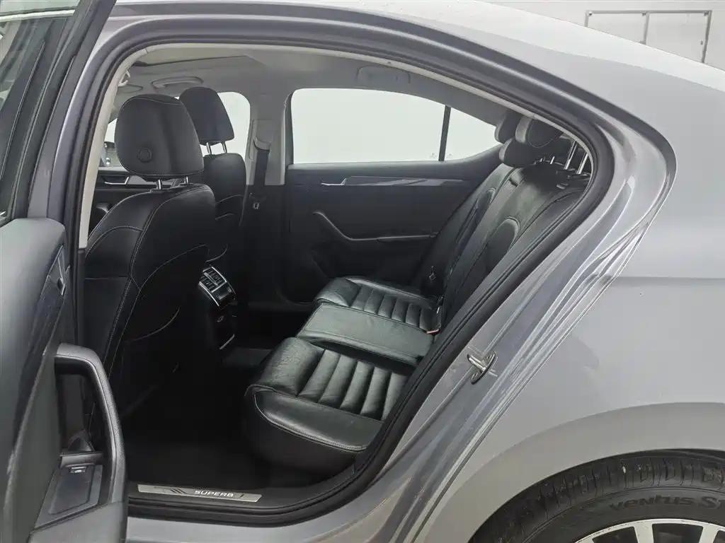 Škoda Superb 2018 TSI330 DSG Luxury Edition China V фото 15