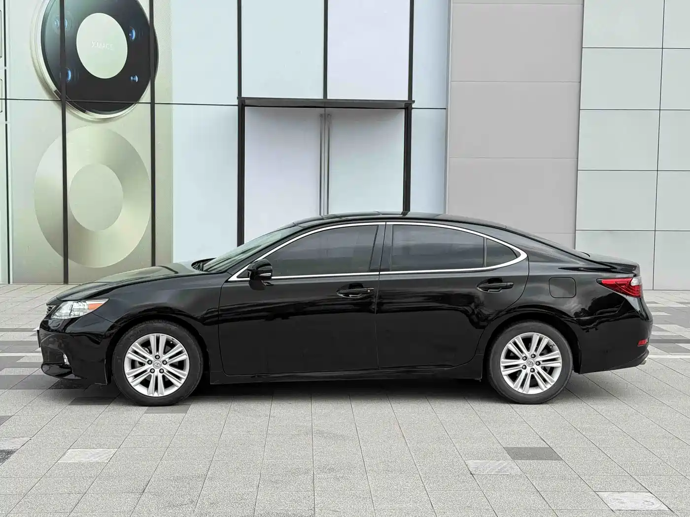 Фото 9 - Lexus ES