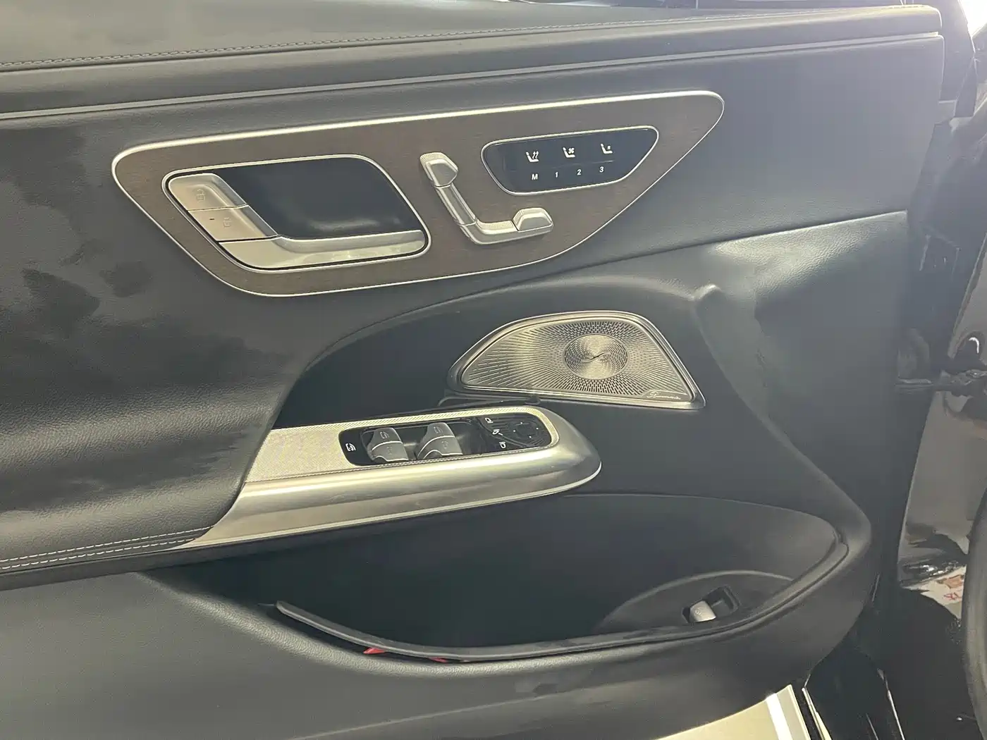 Mercedes-Benz E-Class 2025 E 300 L Luxury фото 5