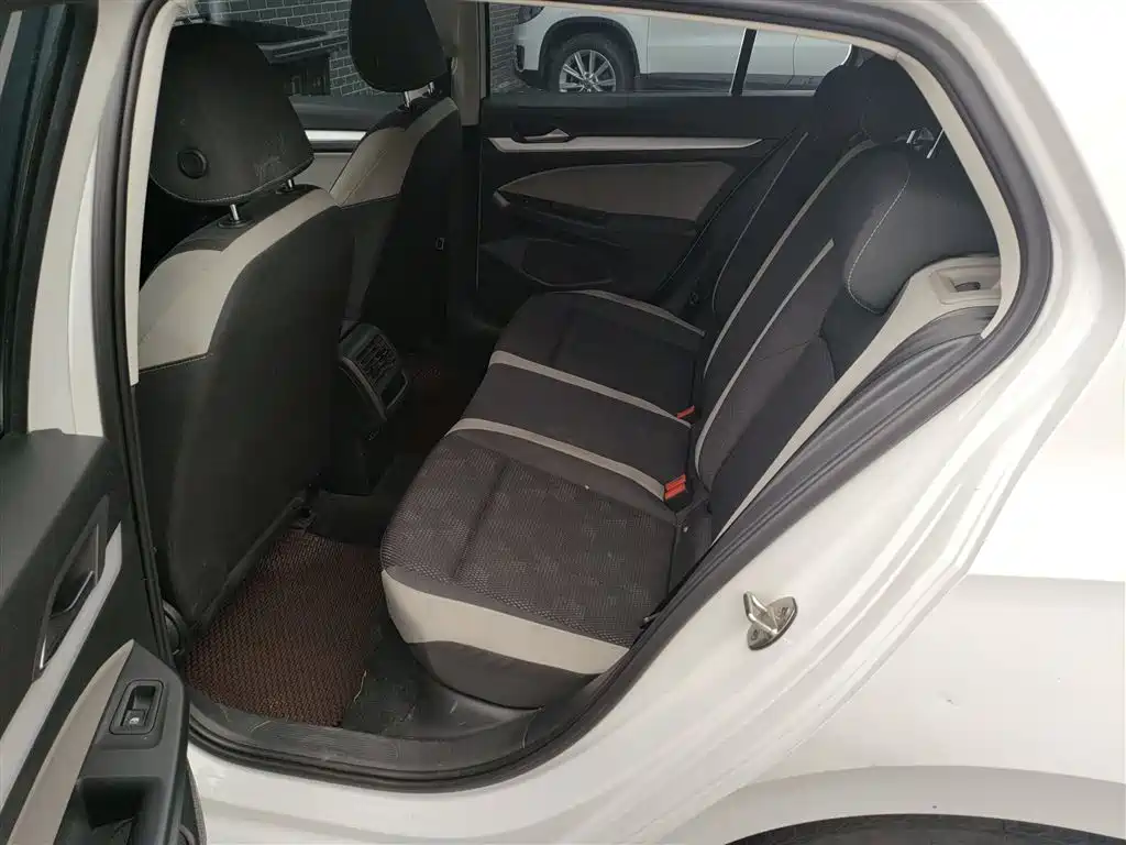Volkswagen Golf 2023 Model 200TSI DSG фото 13