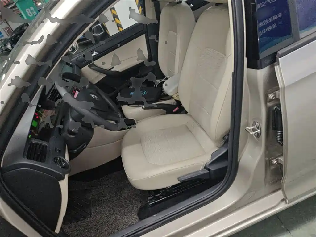 Škoda Rapid 2016 1.6L Automatic Pioneer Edition фото 15