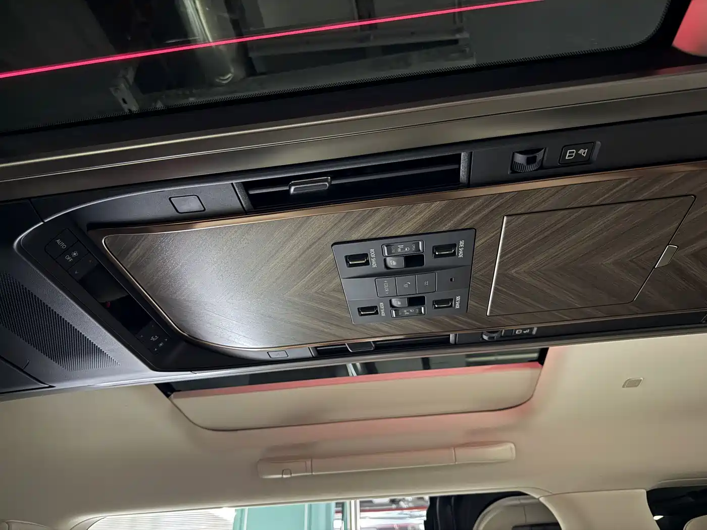 Lexus LM 2026 2023 500h 6-Seater Prestige Edition