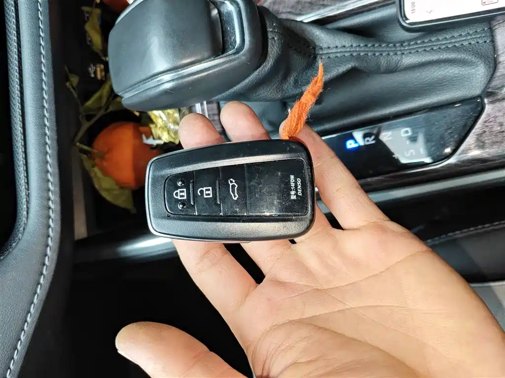 Toyota Highlander 2022 Model Dual Engine 2.5L 4WD Premium Edition 7-Seater фото 24