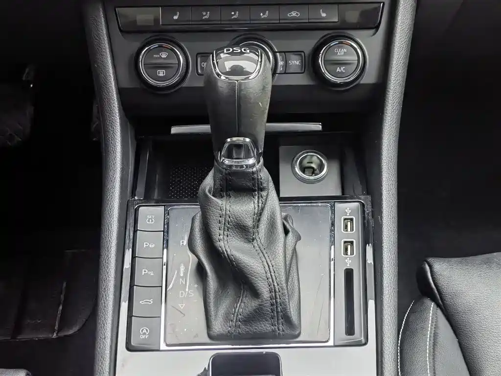 Škoda Superb 2018 TSI330 DSG Luxury Edition China V фото 13