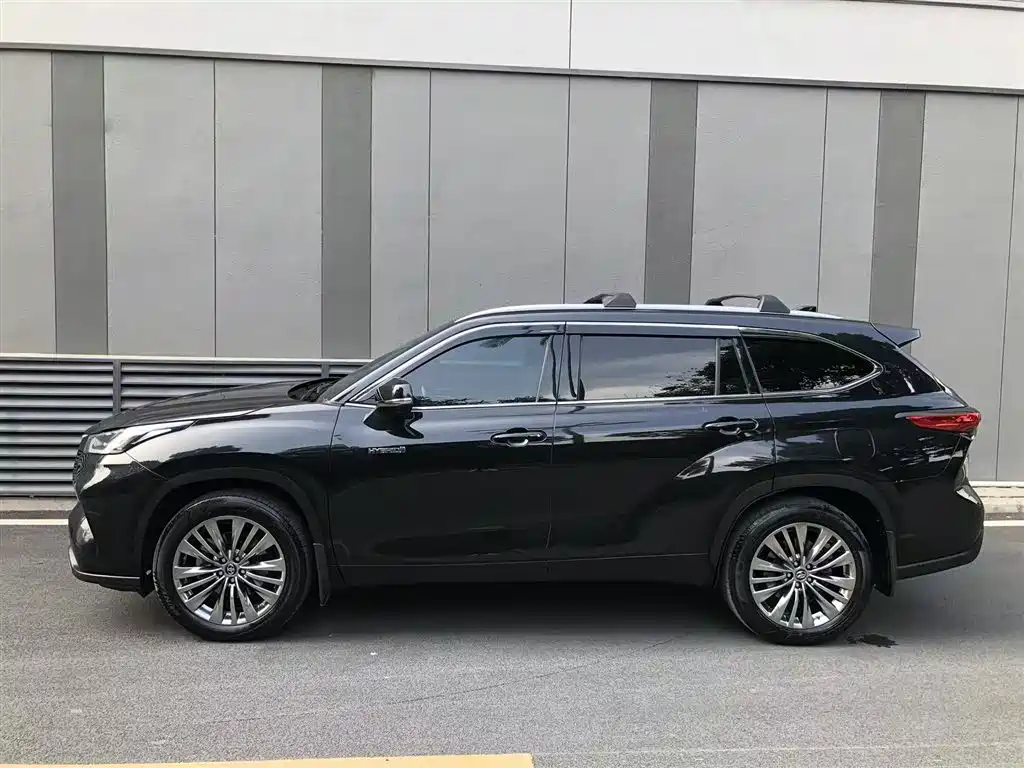 TOYOTA HIGHLANDER