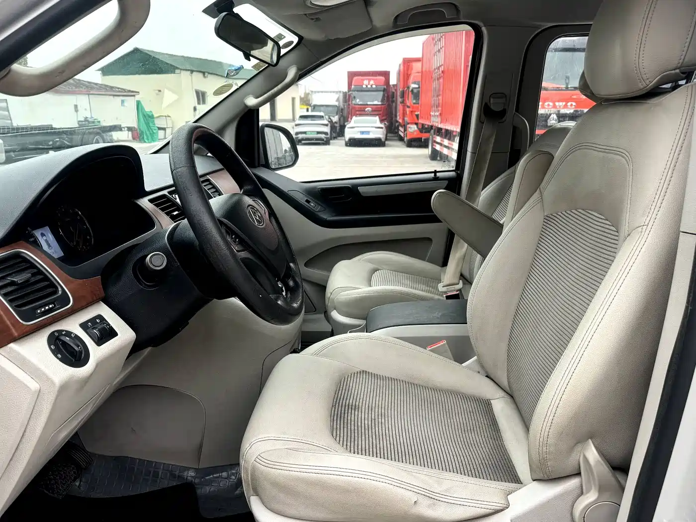 SAIC Maxus Maxus G10 2016 2.0T Automatic Executive Edition фото 14