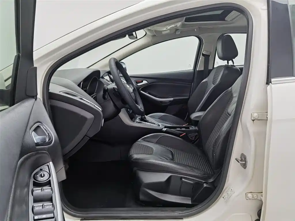 Ford Focus 2015 Hatchback EcoBoost 180 Automatic Sport фото 10