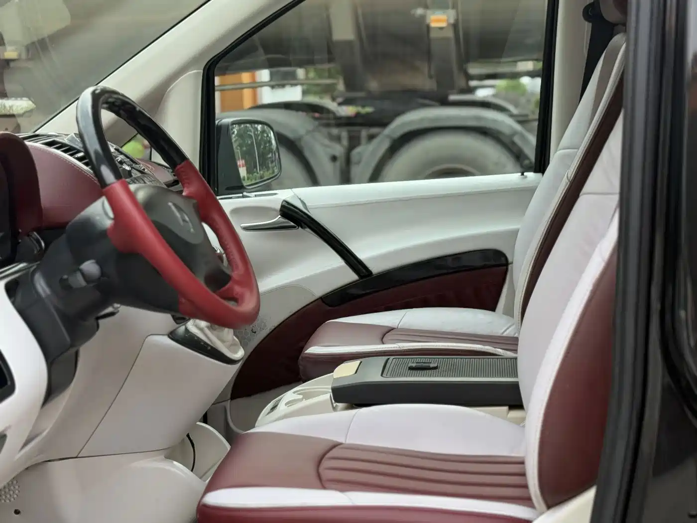 Mercedes-Benz Vito 2013 Model 3.0L Elite Edition фото 18