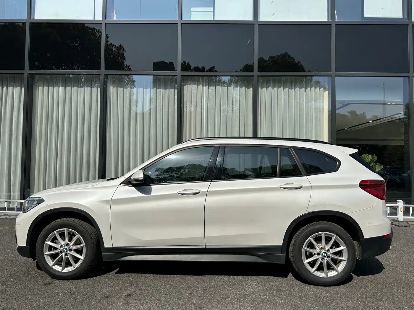 BMW X1 2019 sDrive18Li Fashion Model фото 3