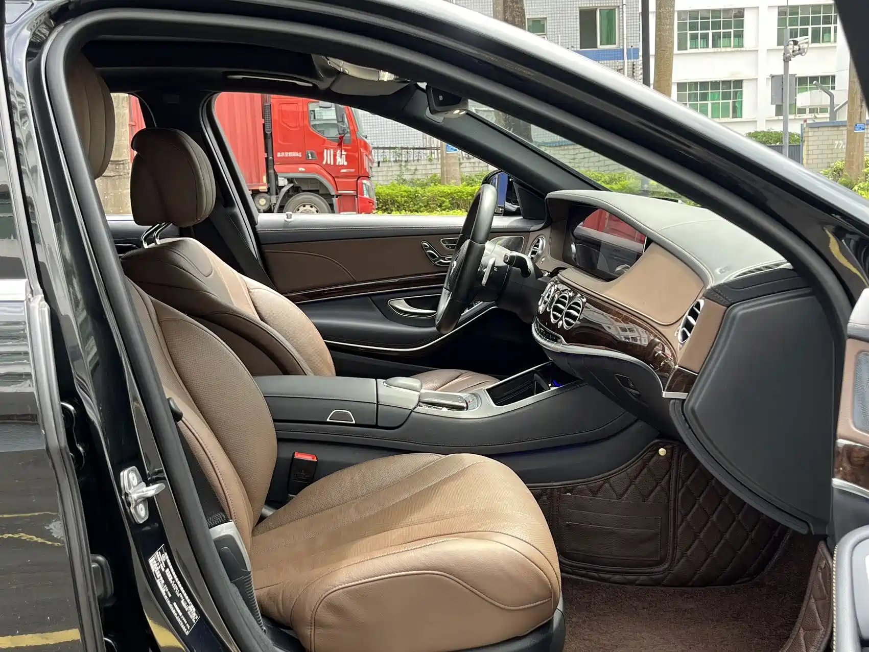 Фото 12 - Mercedes-Benz S-Class