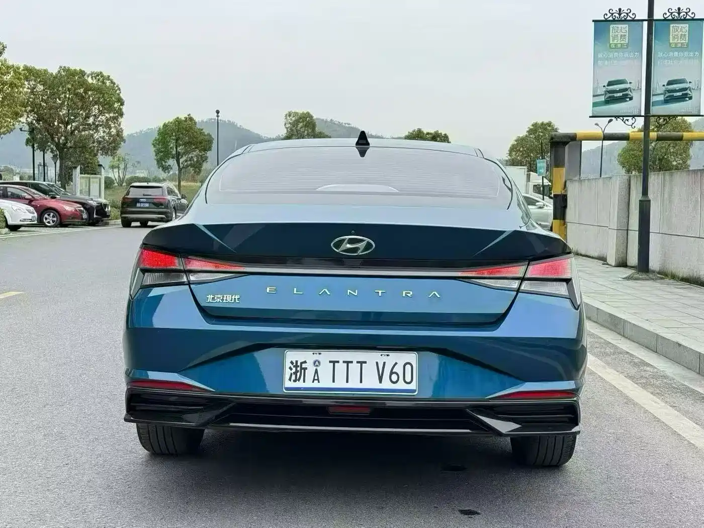 Hyundai Elantra 2021 1.5L CVT GLX Elite Edition фото 15