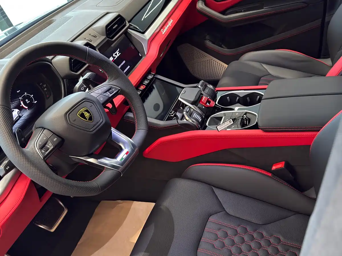 Lamborghini Urus SE 2025 4.0T Standard Edition фото 5