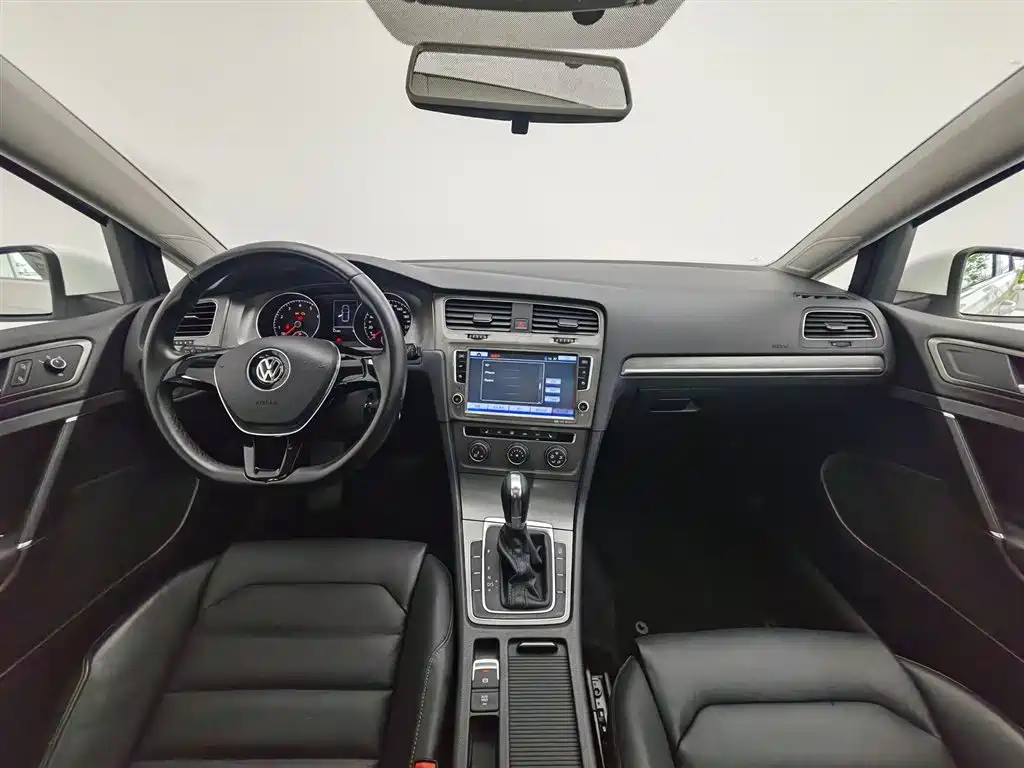 Volkswagen Golf 2015 1.6L Automatic Comfort фото 5