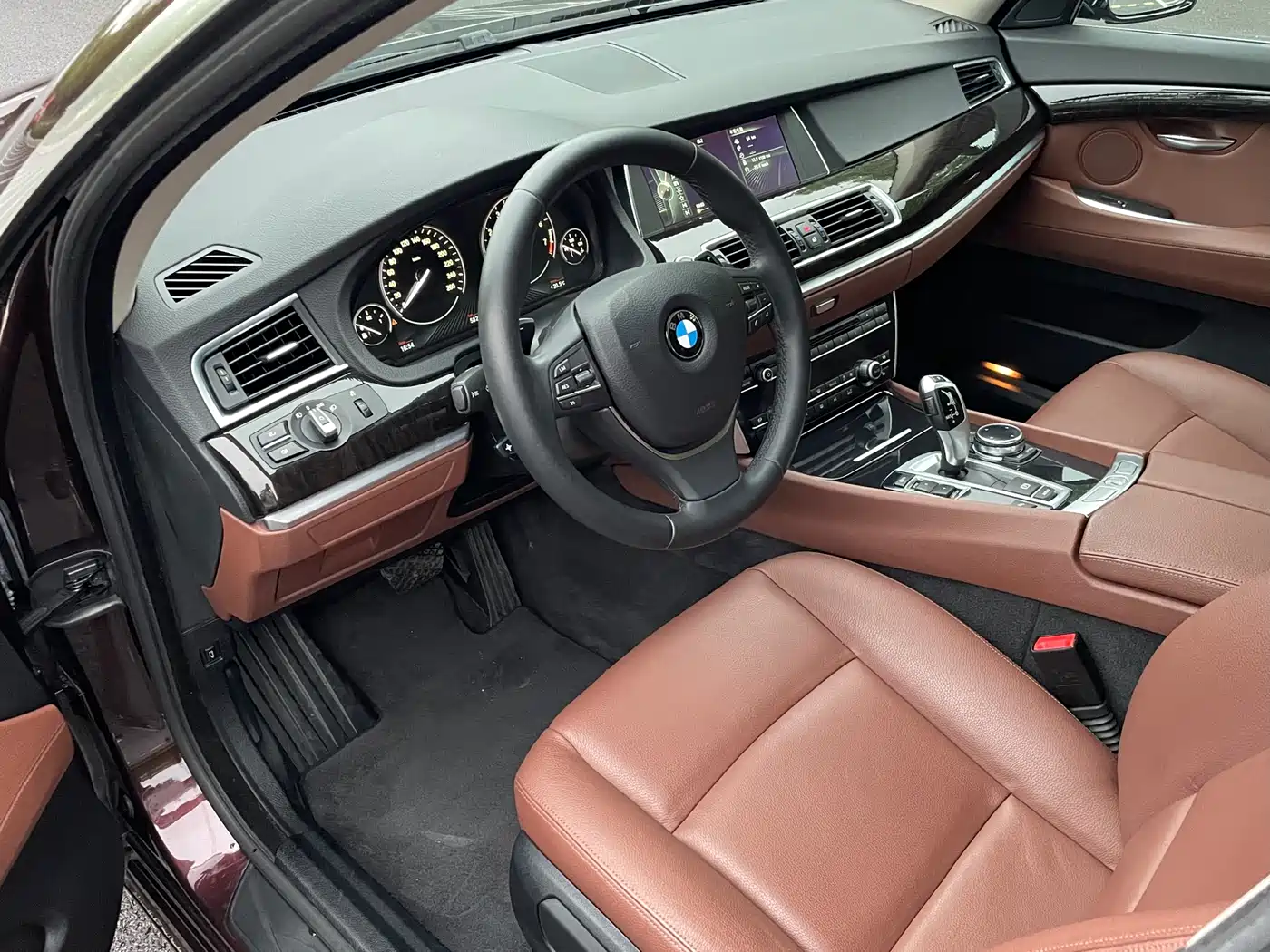 BMW 5 Series GT 2014 535i Leading фото 5