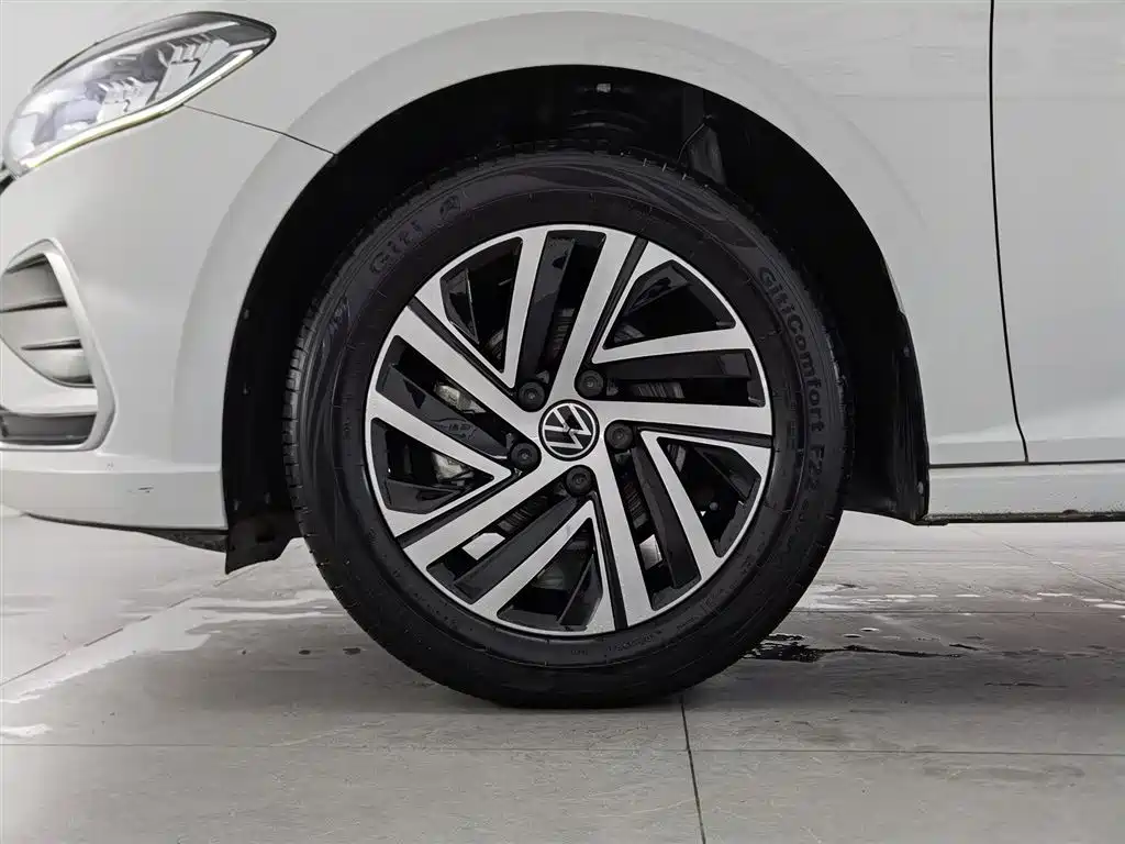 Volkswagen Lavida 2023 1.5L Auto Five Million Edition фото 17