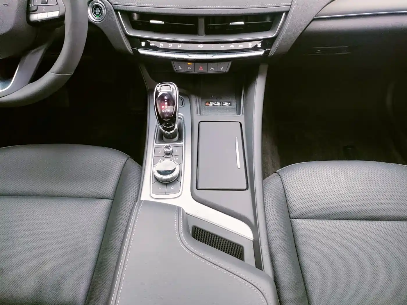 Cadillac CT5 2024 28T Luxury Model Pro фото 24