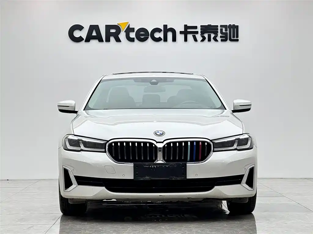 BMW 5 Series 2021 530Li Premium Luxury Package фото 7