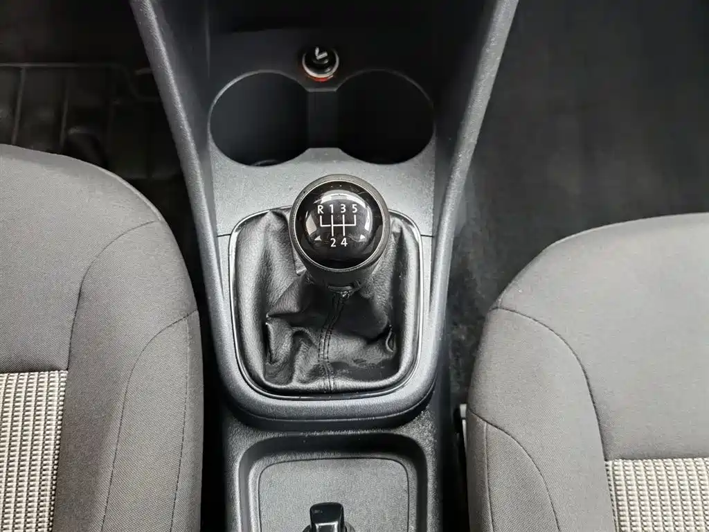 Volkswagen Polo 2014 1.4L Manual Trend Edition фото 13