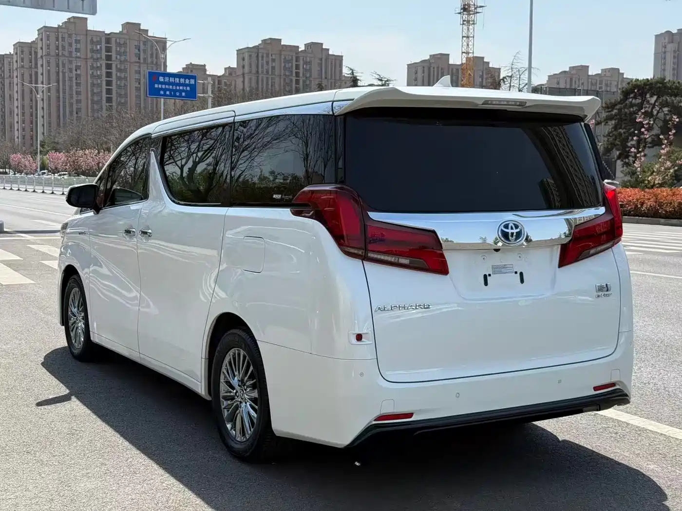 Toyota Alphard 2021 Hybrid 2.5L Luxury фото 9