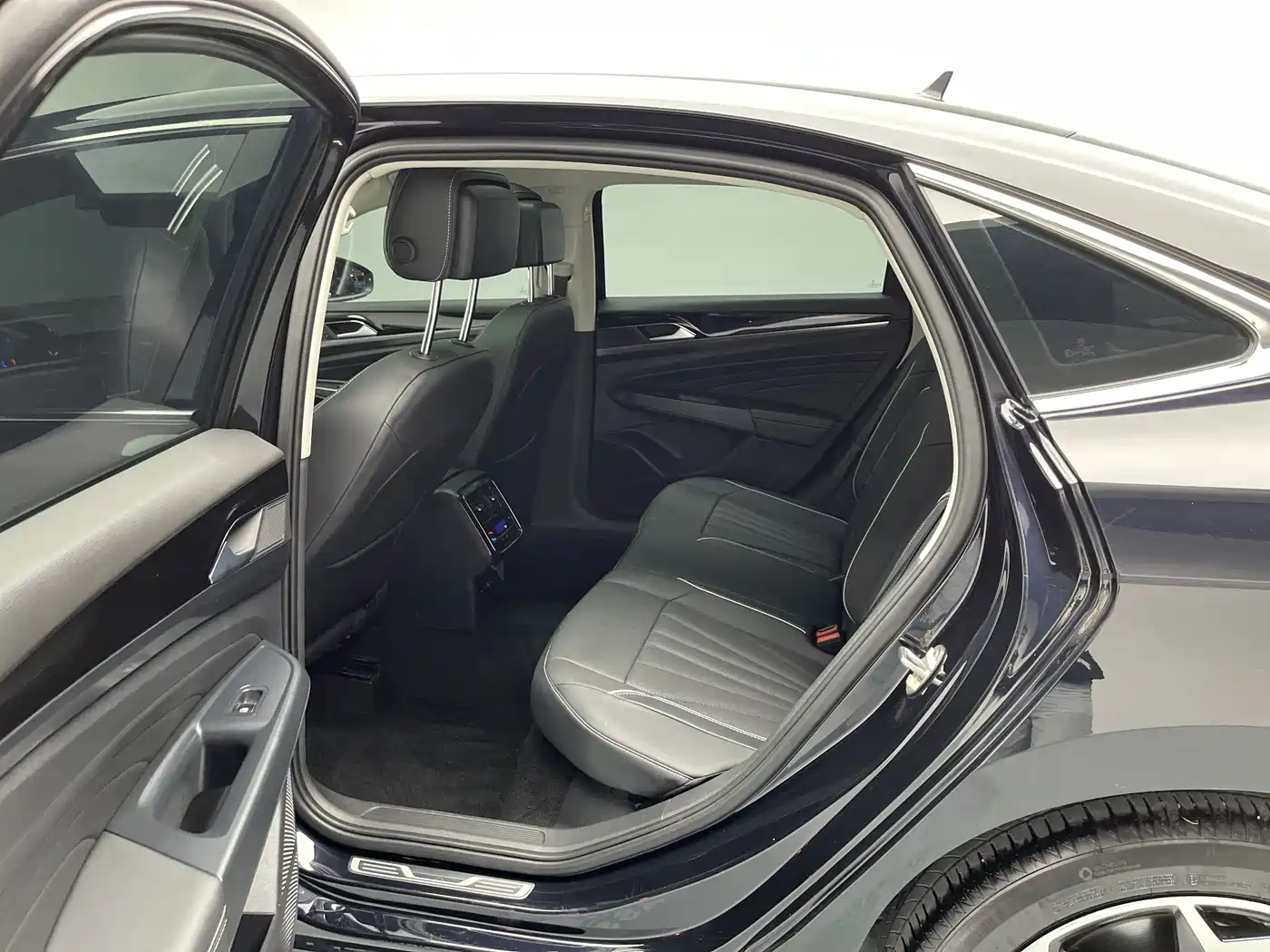 Volkswagen Passat 2024 Model 380TSI Starlight Elite фото 12