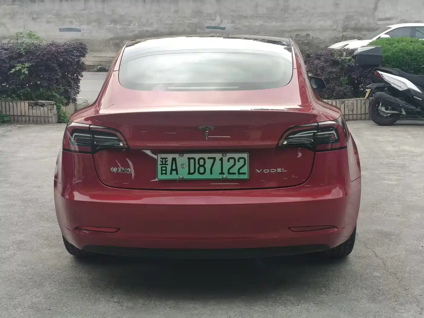 TESLA MODEL 3