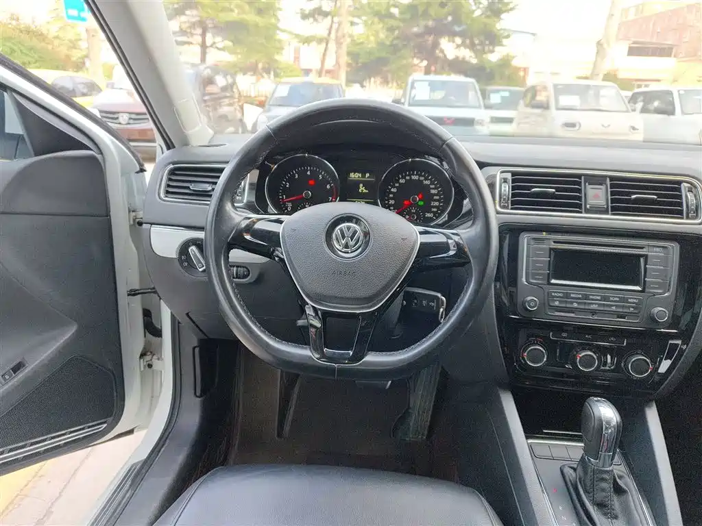 Volkswagen Sagitar 2015 230TSI Automatic Comfort фото 11