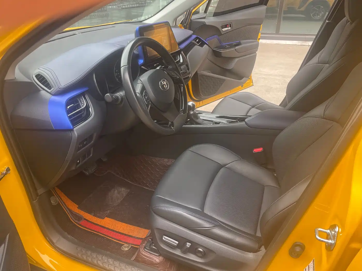 Toyota C-HR 2021 2.0L Luxury Edition фото 8