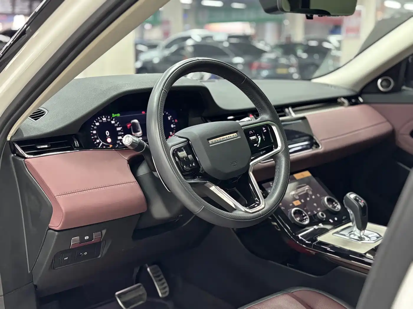 Land Rover Range Rover Evoque 2022 Range Rover Evoque L 249PS R-Dynamic Luxury Edition фото 13