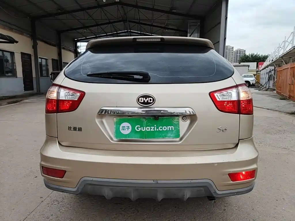 BYD S6 2015 2014 Model 2.0L Manual Luxury 5-Seater