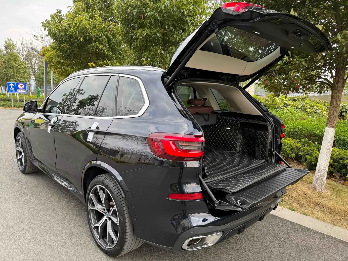 BMW X5 (Import) 2021 xDrive40i Exclusive M Sport Package фото 33