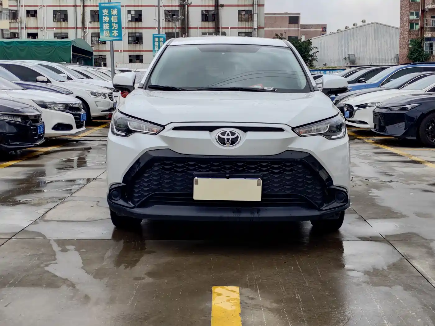 Toyota Frontlander 2023 2.0L CVT Elite Edition фото 2