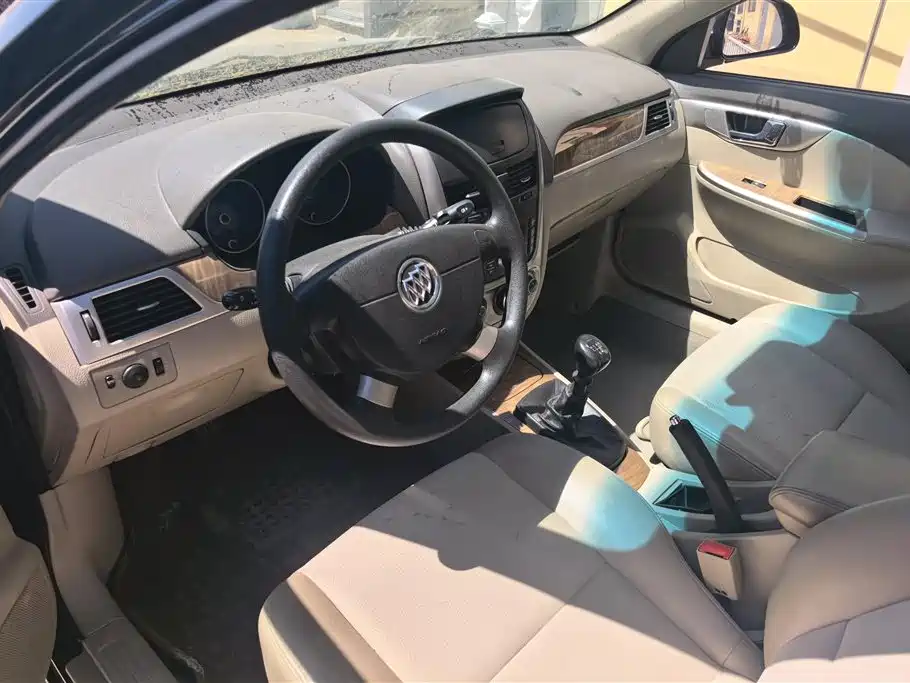 Buick Excelle 2015 1.5L Manual Classic фото 12