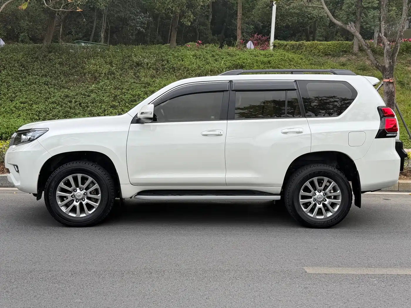 Toyota Prado 2018 3.5L Automatic TX-L NAVI Rear-mounted Spare Tire фото 3