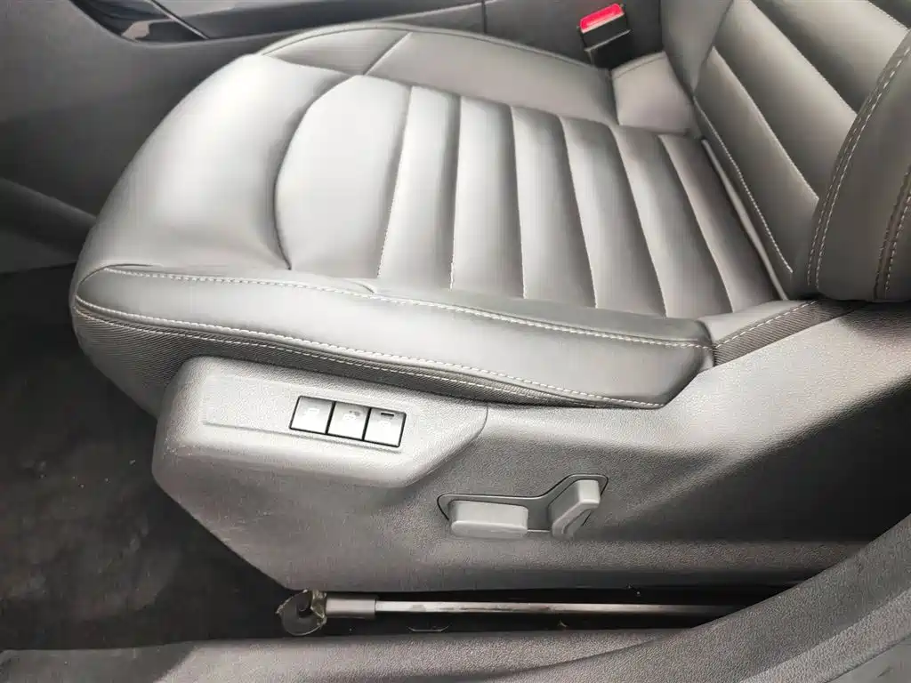Citroën C6 2021 400THP Comfort Version фото 20
