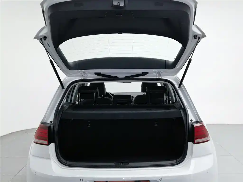 Volkswagen Golf 2018 1.6L Automatic Comfort фото 16