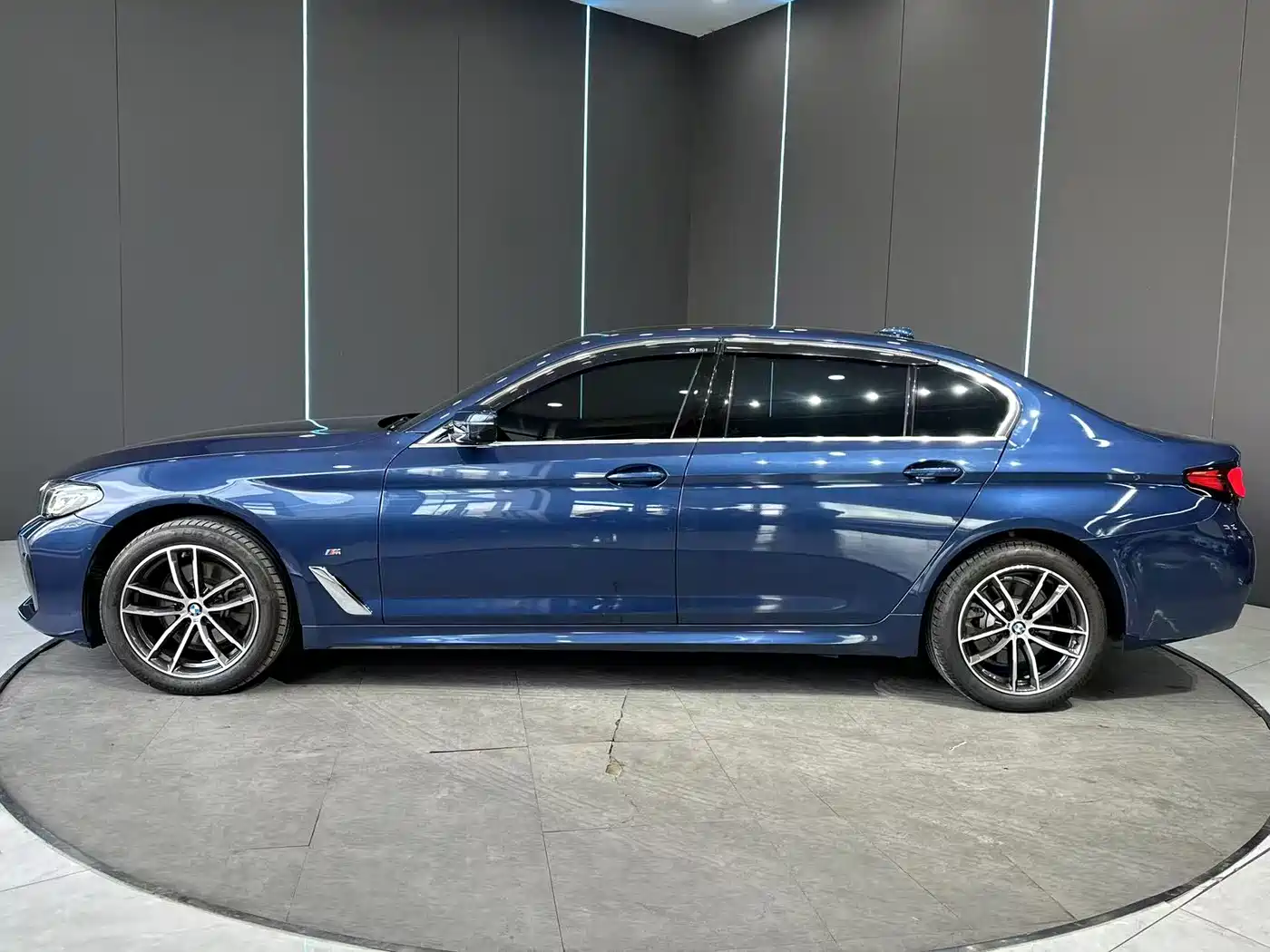 BMW 5 Series 2021 525Li M Sport Package фото 4