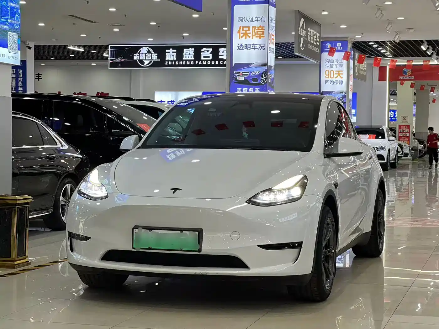 Tesla Model Y 2024