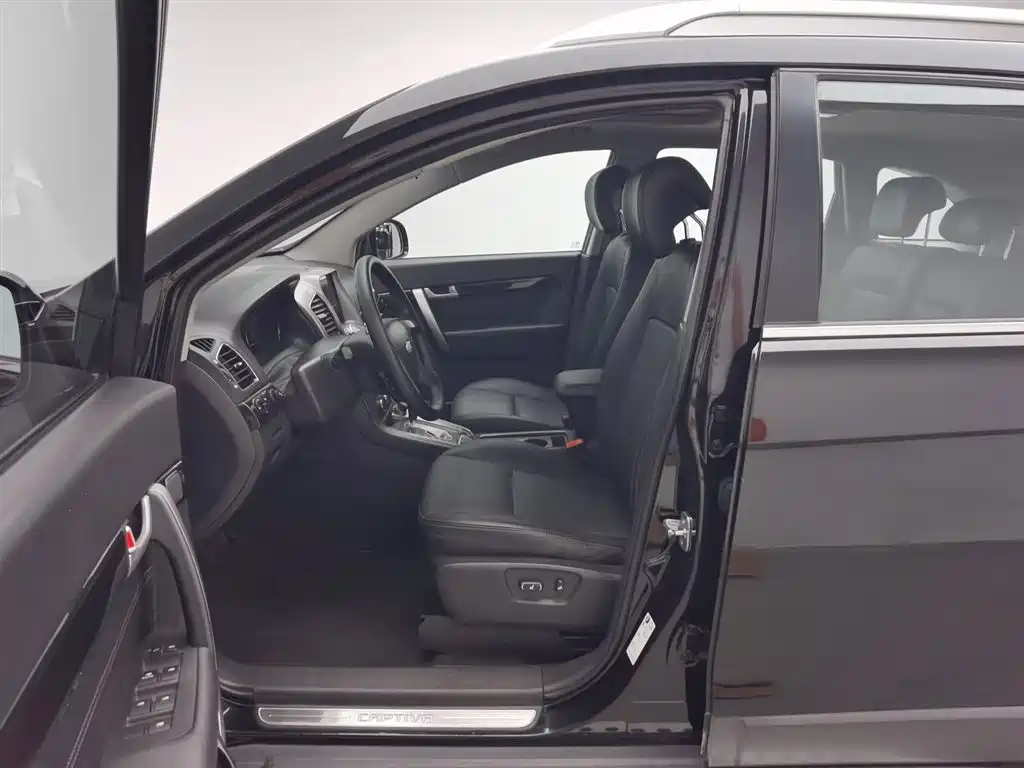 Chevrolet Captiva 2017 2.4L 2WD Luxury Edition 7-Seater фото 10