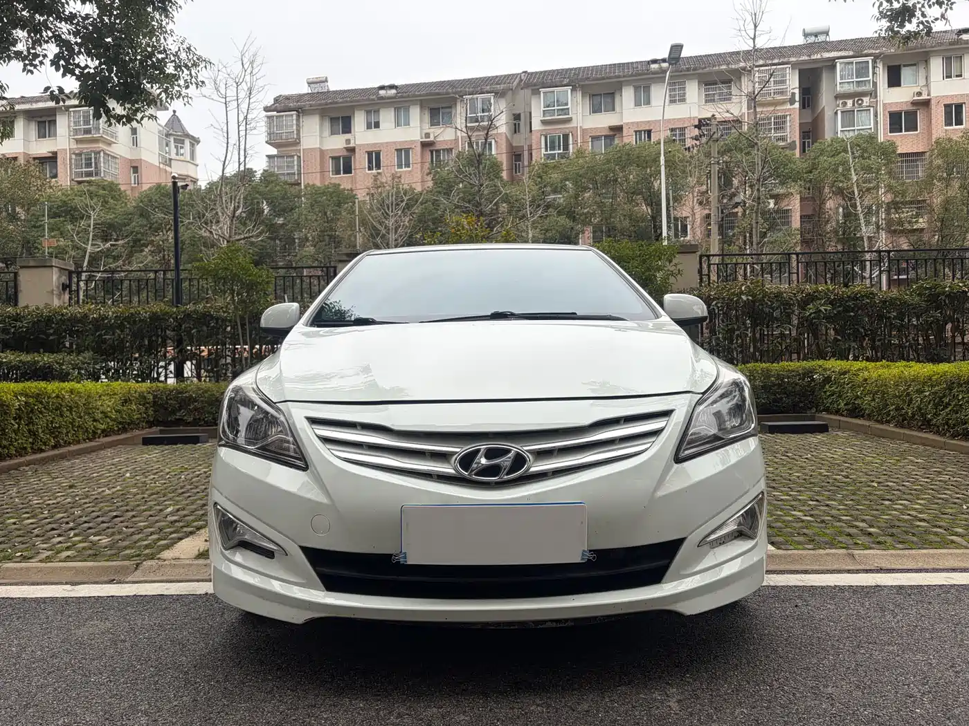 Hyundai Reina 2014 1.4L Manual GLX фото 3